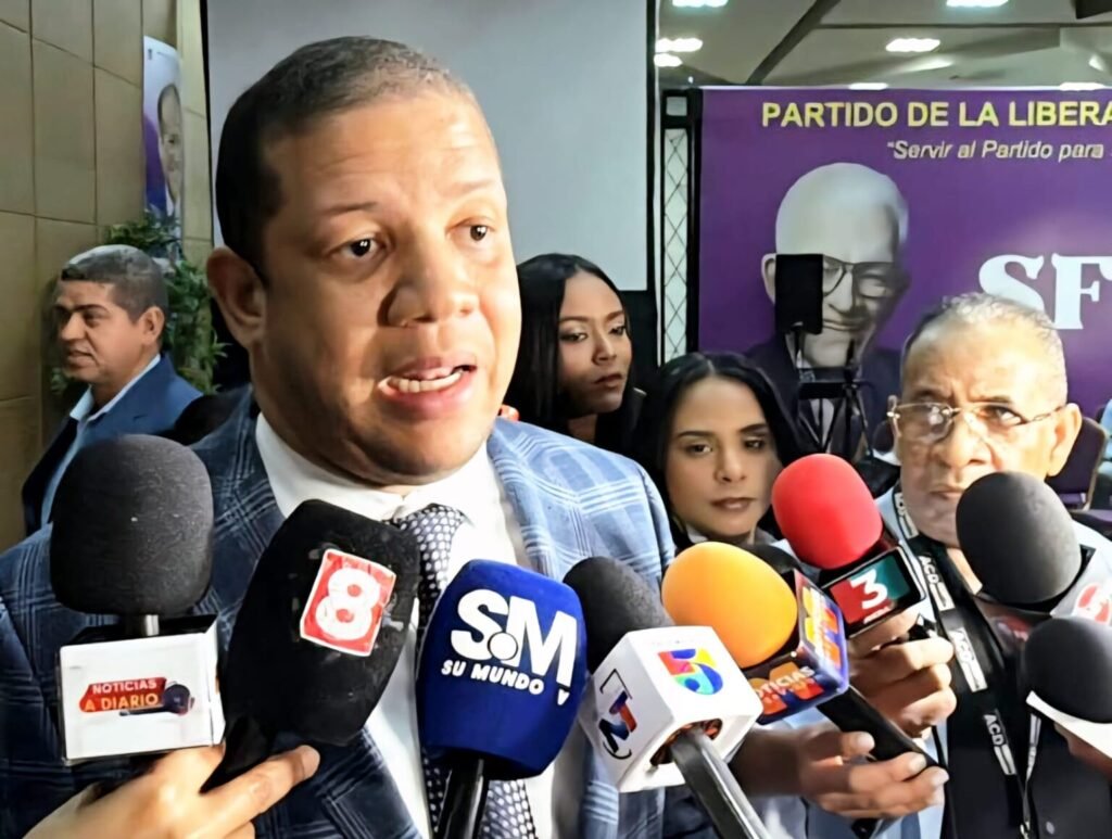 Advertencia de violaciones a Ley de Función Pública